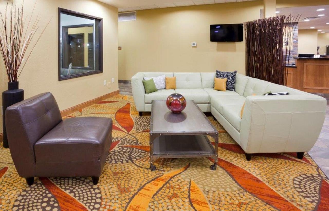 Grand Forks Lodge And Suites מראה חיצוני תמונה