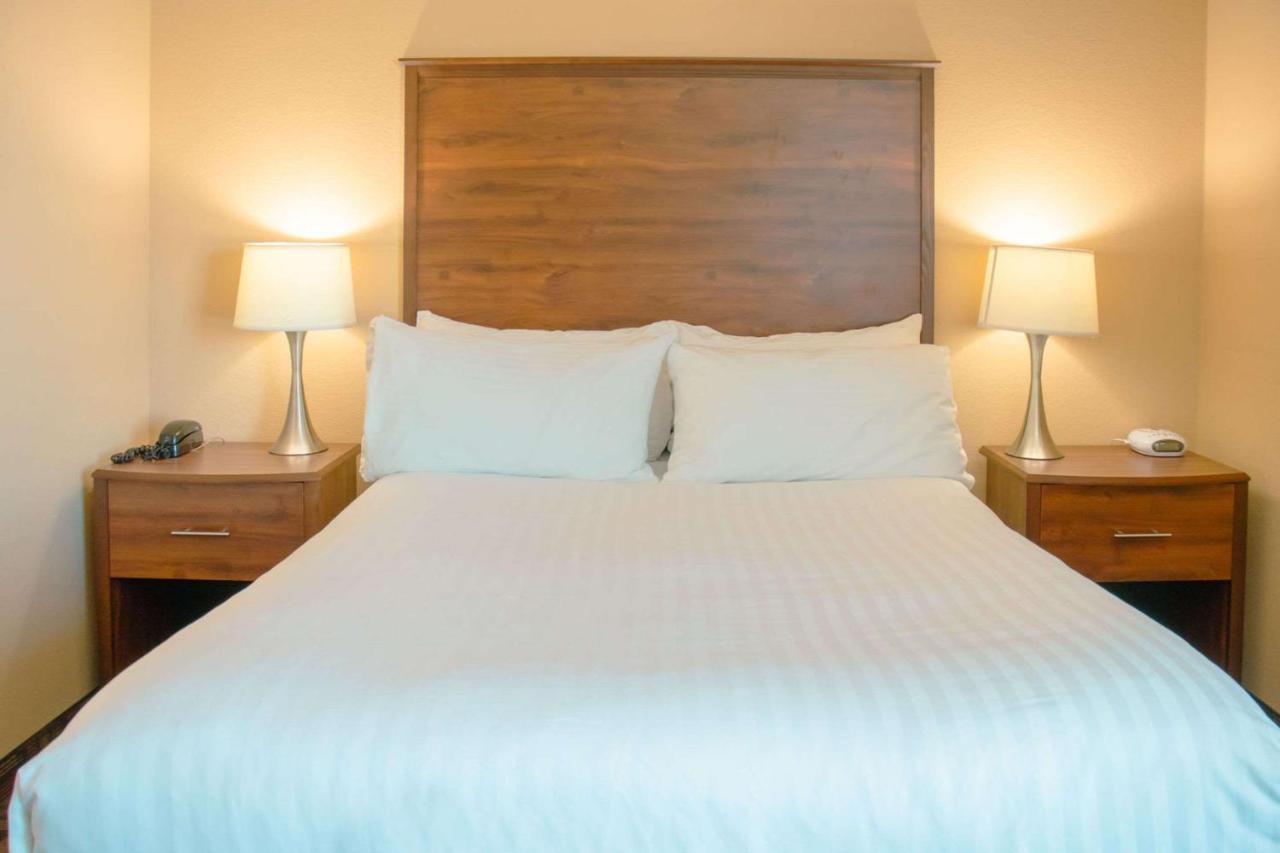 Grand Forks Lodge And Suites מראה חיצוני תמונה