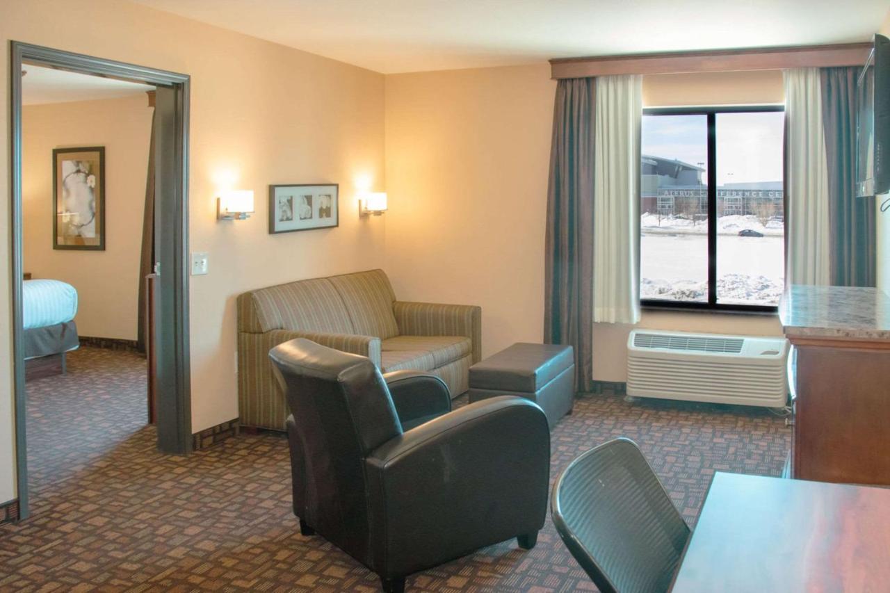 Grand Forks Lodge And Suites מראה חיצוני תמונה
