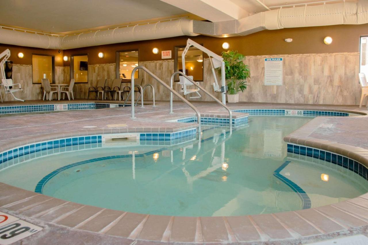 Grand Forks Lodge And Suites מראה חיצוני תמונה