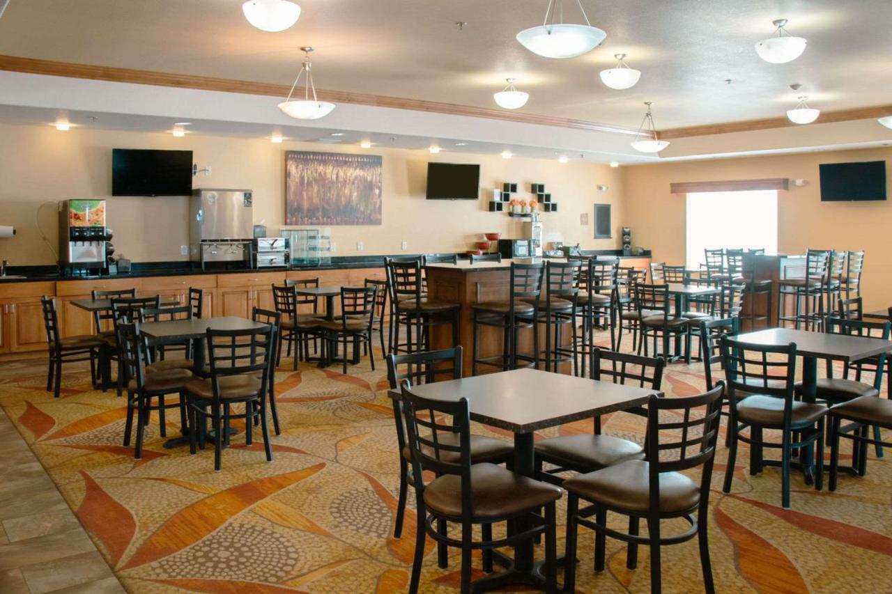 Grand Forks Lodge And Suites מראה חיצוני תמונה