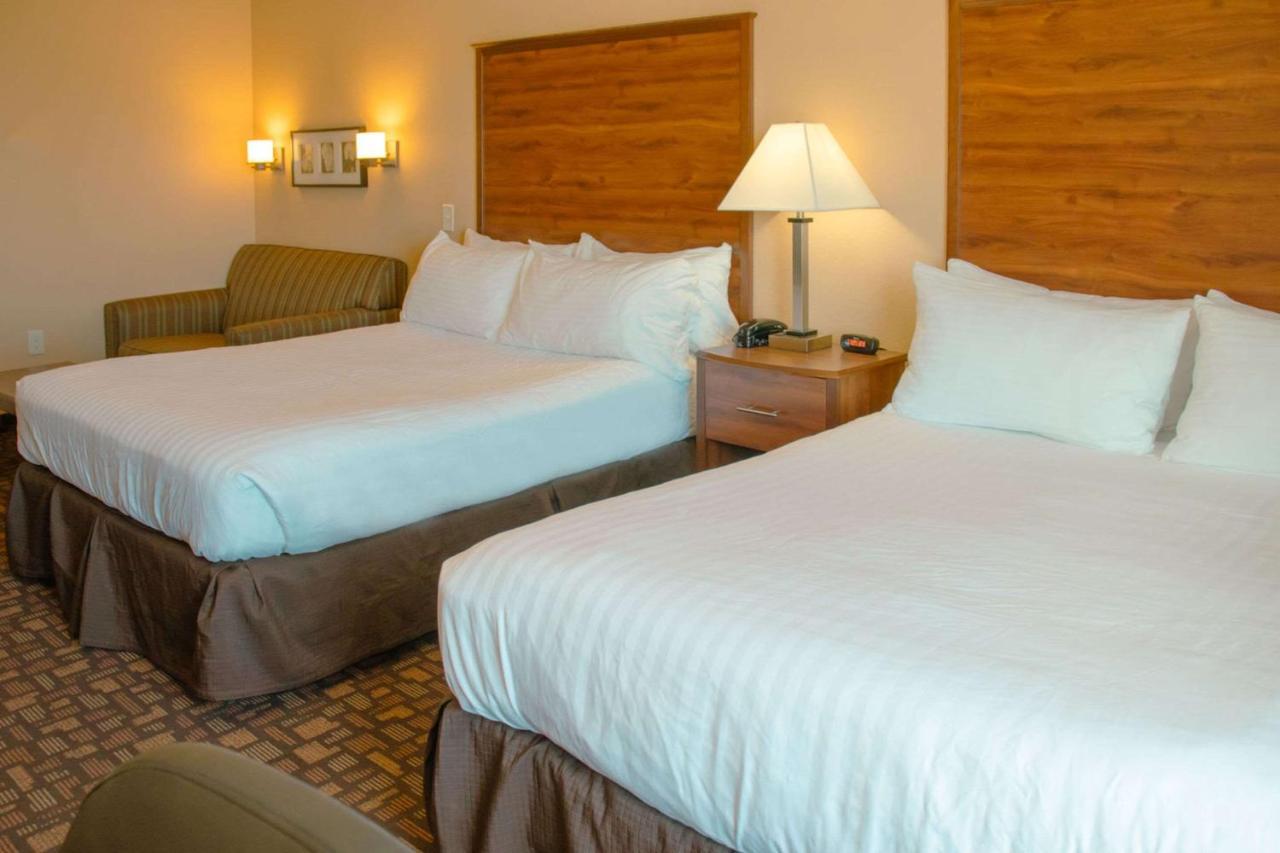 Grand Forks Lodge And Suites מראה חיצוני תמונה