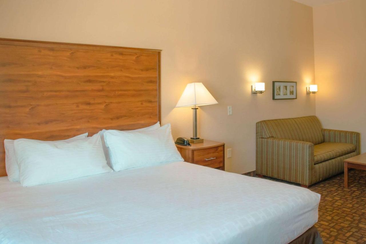 Grand Forks Lodge And Suites מראה חיצוני תמונה