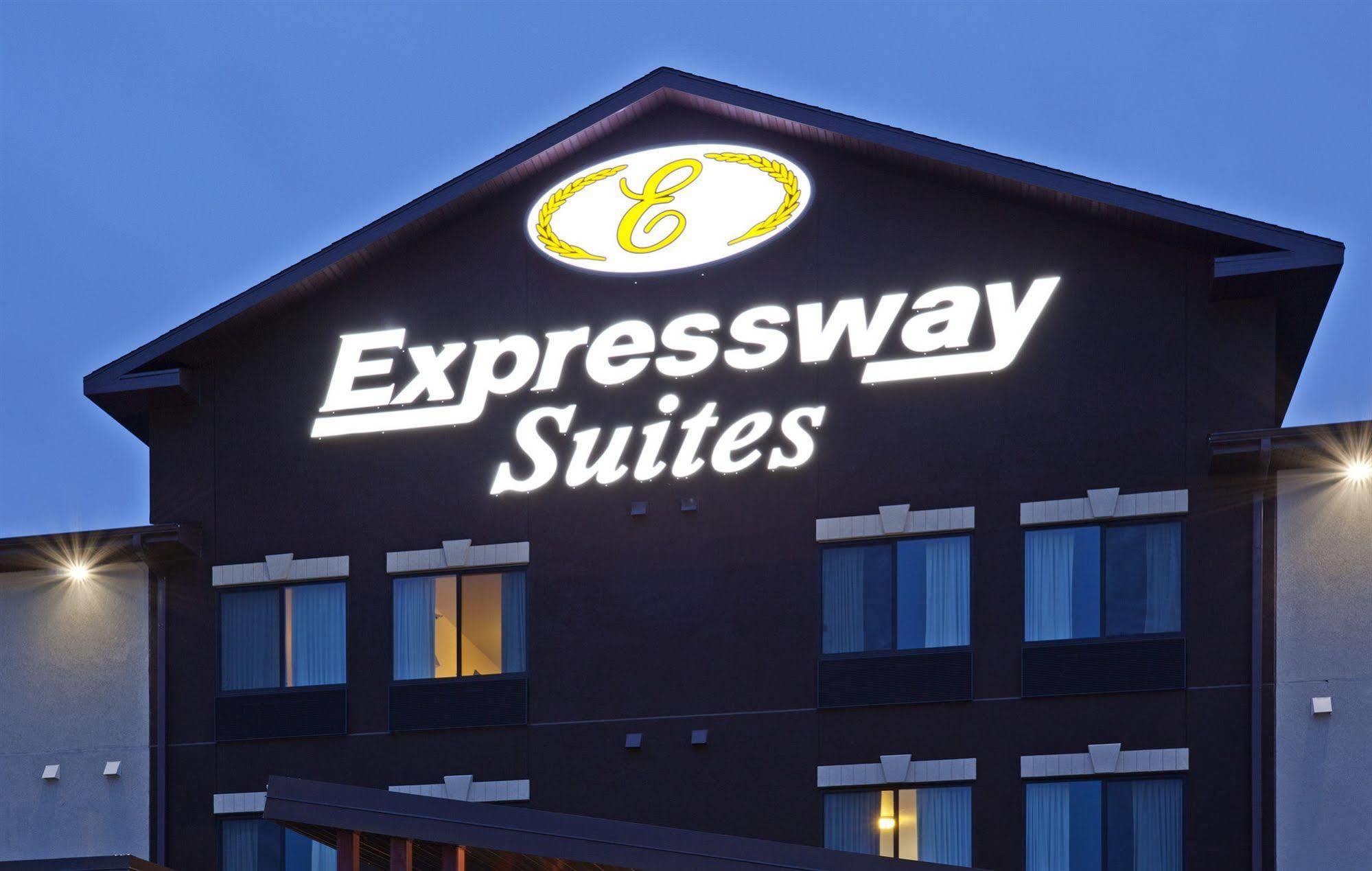 Grand Forks Lodge And Suites מראה חיצוני תמונה